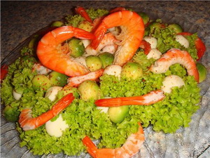 Свежа пролетна салата с морски дарове