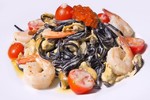 Морска паста! Черни спагети с миди и морски дарове в сметанов сос